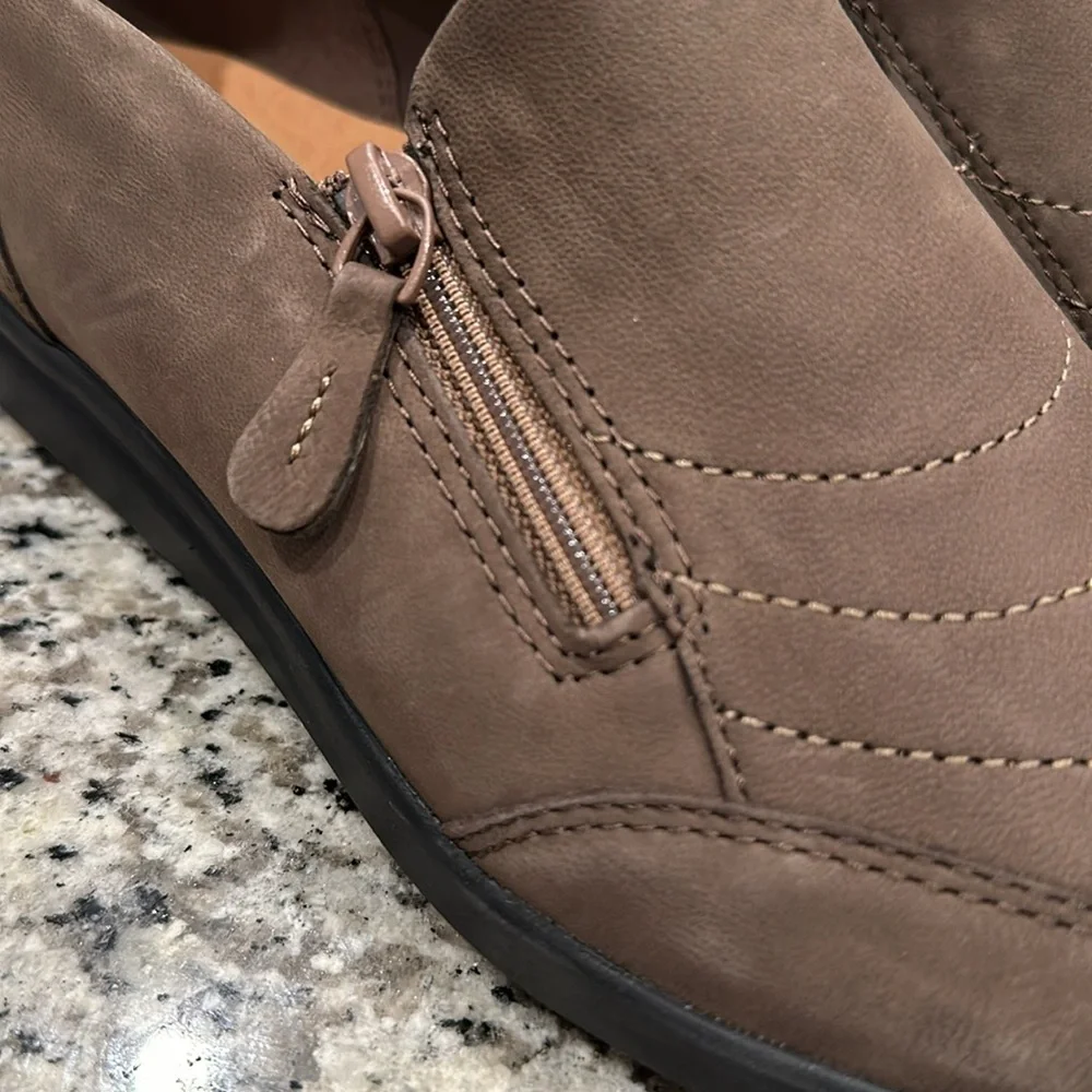 Clarks Business Casual loafers. NWT. Woman’s Size 9. No original box. - Picture 5 of 10